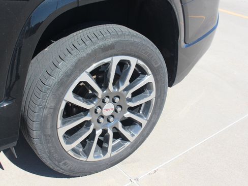 Used 2020 GMC Acadia Denali w/ LPO, Floor Liner Package image 10