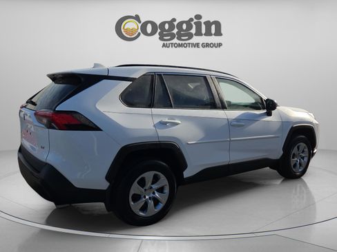 Used 2020 Toyota RAV4 LE image 6