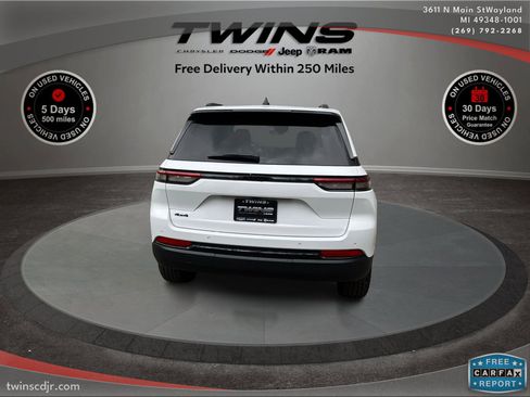 New 2025 Jeep Grand Cherokee Altitude image 5