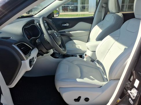 Used 2022 Jeep Cherokee Limited image 11