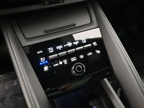Certified 2025 Porsche Macan Electric RWD image 22