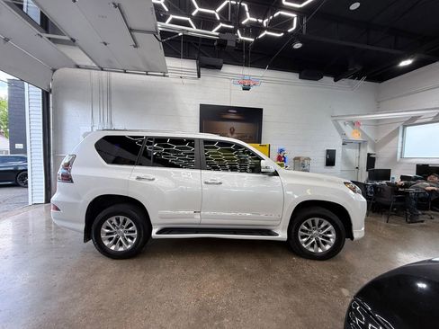 Used 2019 Lexus GX 460 Premium w/ Premium Package AWD/4WD image 2