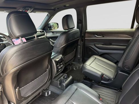 Used 2025 Jeep Grand Cherokee L Limited AWD/4WD image 15