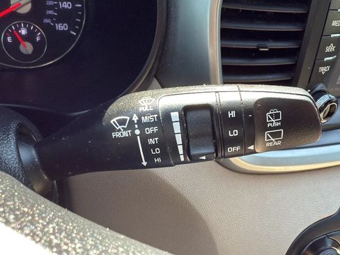 Used 2019 Kia Sorento FWD image 13