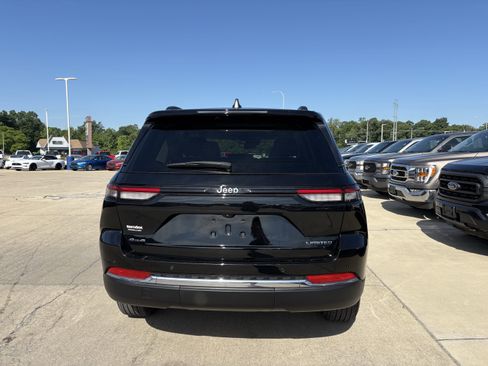 Used 2023 Jeep Grand Cherokee Limited image 4