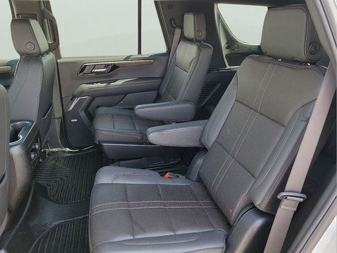 Used 2025 Chevrolet Tahoe High Country AWD/4WD image 13