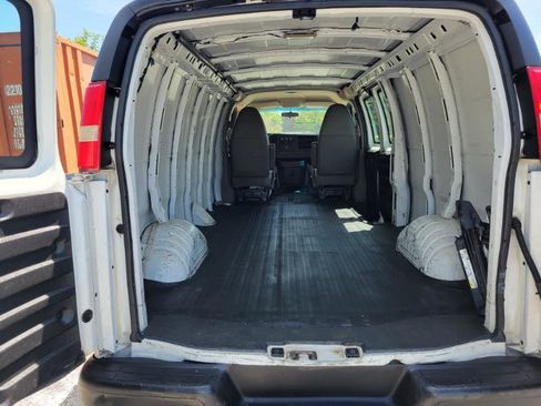 Used 2011 Chevrolet Express 3500 Extended RWD image 39