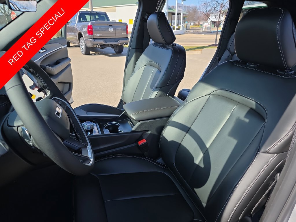 New 2026 Jeep Grand Cherokee Limited AWD/4WD image 15