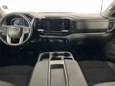 Used 2025 GMC Sierra 2500 SLE AWD/4WD image 10
