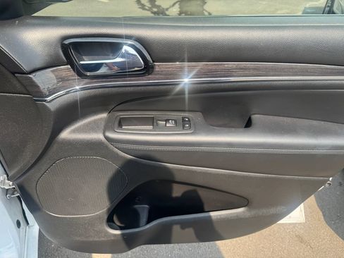 Used 2021 Jeep Grand Cherokee Overland AWD/4WD image 30