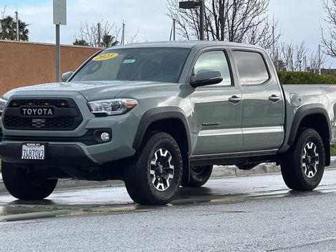 Used 2023 Toyota Tacoma TRD Off-Road w/ TRD Premium Off Road Package image 8
