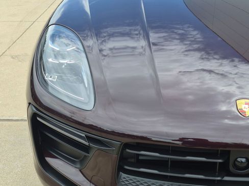Certified 2024 Porsche Macan AWD/4WD image 12