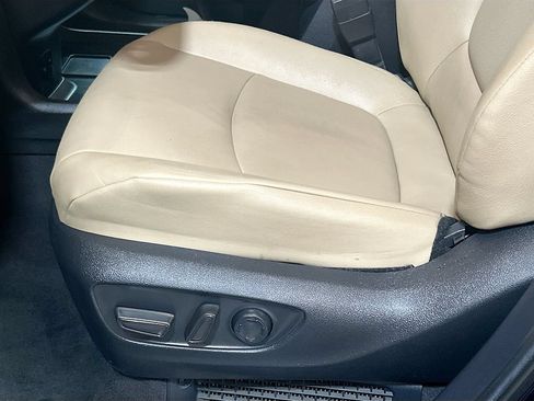 Used 2024 Toyota Sienna XLE FWD image 16
