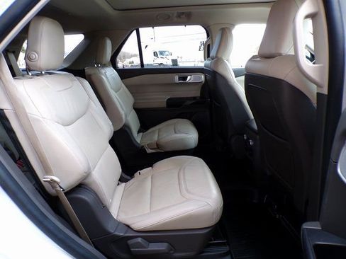 Used 2020 Ford Explorer Platinum w/ Premium Technology Package image 13