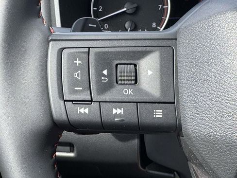 Used 2025 Nissan Rogue SV image 18