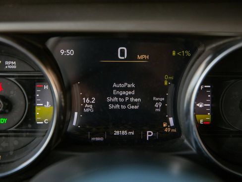 Used 2023 Jeep Wrangler Unlimited w/ Sun & Screen Package AWD/4WD image 18