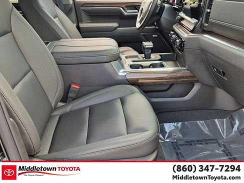 Used 2025 Chevrolet Silverado 1500 LT Trail Boss w/ LT Trail Boss Premium Package AWD/4WD image 37