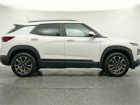 Used 2025 Chevrolet TrailBlazer LT FWD image 11