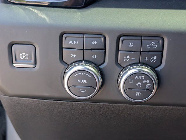 Used 2023 GMC Sierra 1500 AT4 w/ AT4 Premium Package AWD/4WD image 21