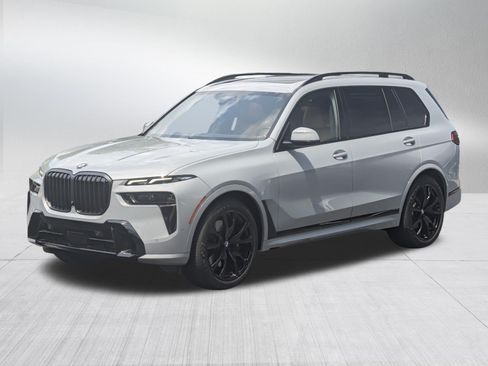 Used 2024 BMW X7 xDrive40i w/ Executive Package AWD/4WD image 3