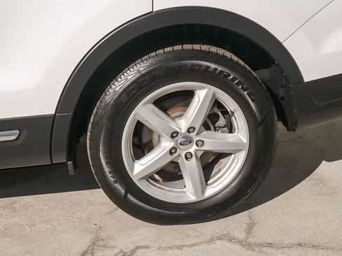 Used 2019 Ford Explorer XLT w/ Equipment Group 201A image 4