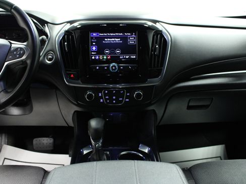 Used 2023 Chevrolet Traverse LT image 19
