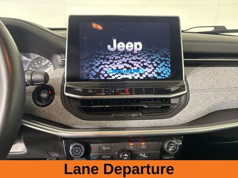 Used 2022 Jeep Compass Latitude w/ Sun and Sound Group AWD/4WD image 15