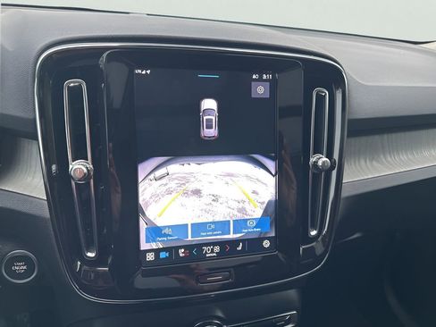 Used 2025 Volvo XC40 B5 Core image 25