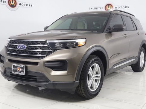Used 2021 Ford Explorer XLT image 5