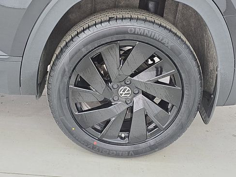 Certified 2024 Volkswagen Atlas SE image 34