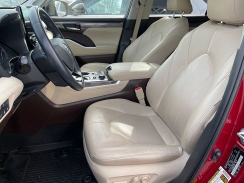 Used 2021 Toyota Highlander Limited AWD/4WD image 6