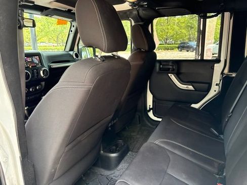 Used 2018 Jeep Wrangler Unlimited Sahara AWD/4WD image 15