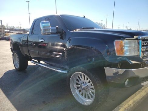 Used 2013 GMC Sierra 2500 SLE w/ SLE Preferred Package image 3