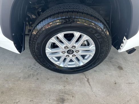 Used 2022 Toyota Tundra SR5 w/ SR5 Premium Package RWD image 28