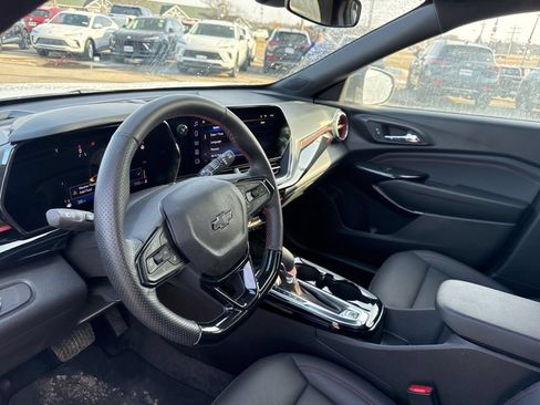 Used 2024 Chevrolet Trax RS w/ Sunroof Package FWD image 23