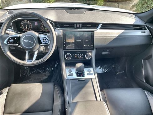 Used 2025 Jaguar F-PACE R-Dynamic S image 12