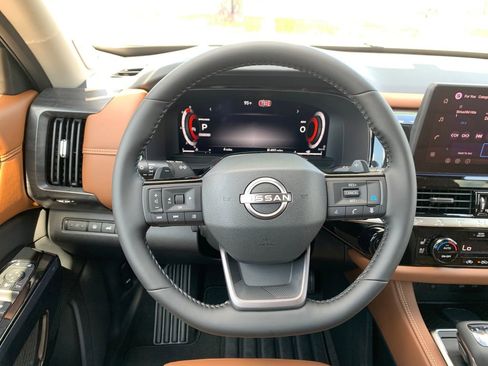 New 2026 Nissan Pathfinder Platinum FWD image 9