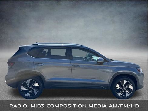 Used 2025 Volkswagen Taos SE AWD/4WD image 7