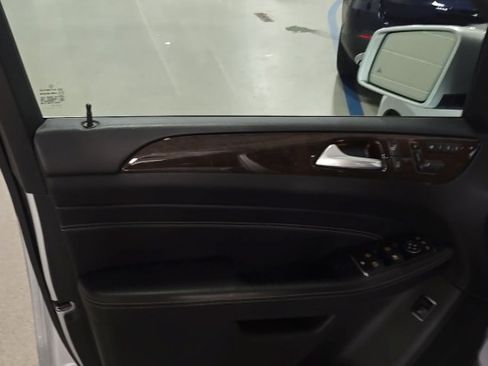 Used 2014 Mercedes-Benz ML 350 4MATIC w/ Premium 1 Package image 6