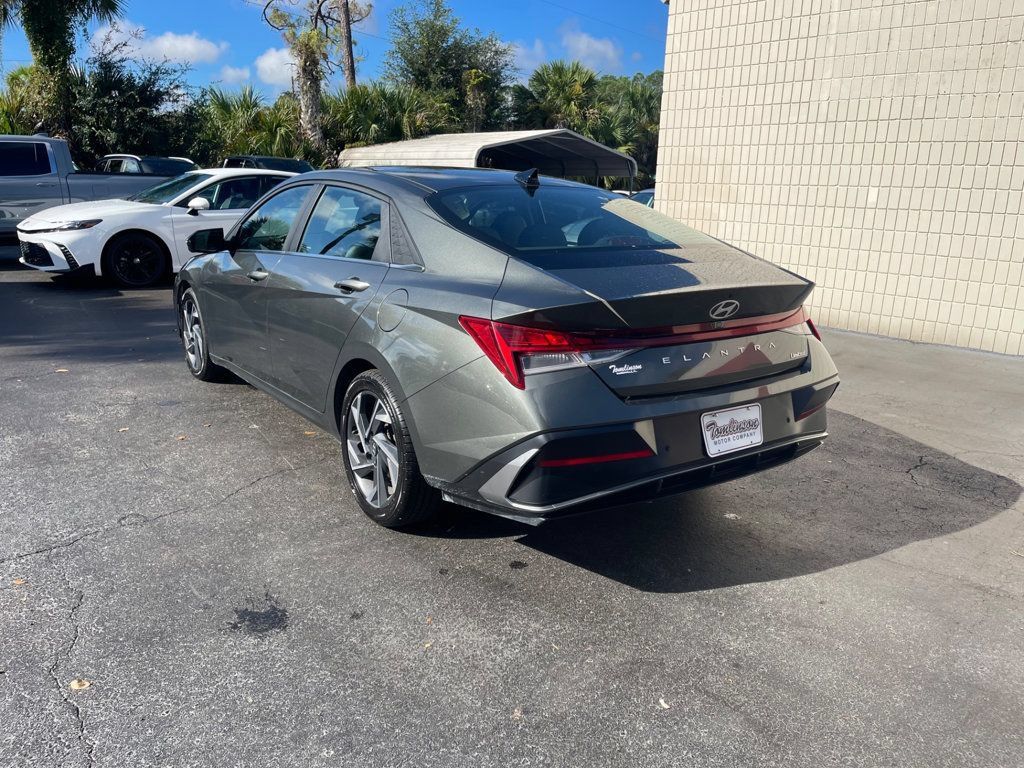 Used 2024 Hyundai Elantra Limited FWD image 3