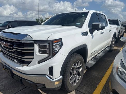 Used 2022 GMC Sierra 1500 SLT w/ SLT Premium Plus Package image 3