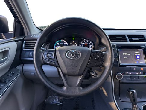 Used 2017 Toyota Camry LE image 12