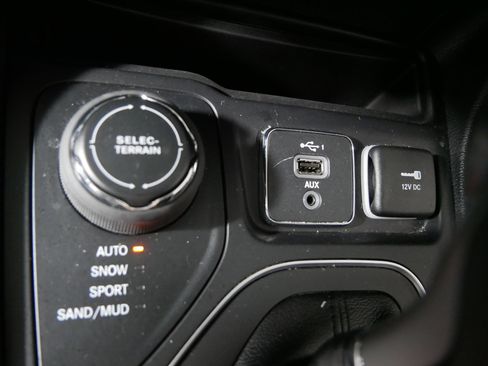 Used 2021 Jeep Cherokee Latitude Lux 80th Anniv w/ Quick Order Package 26U 80TH image 29