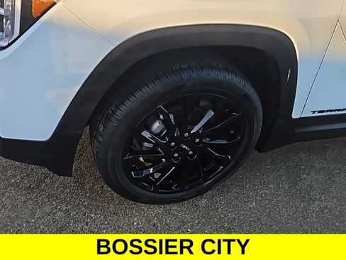 New 2024 GMC Terrain SLE w/ Driver Convenience Package image 4