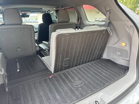 Used 2017 Toyota Highlander XLE FWD image 31