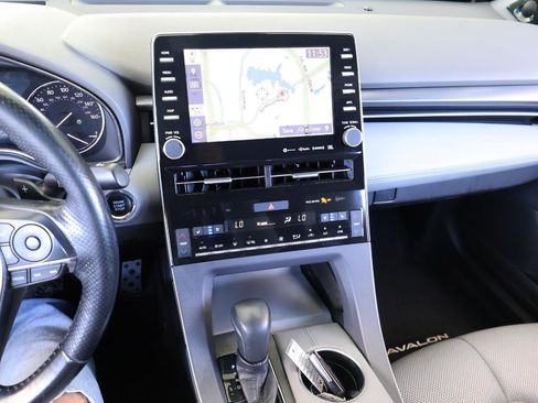 Used 2019 Toyota Avalon Touring FWD image 43