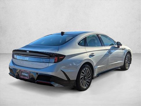 Certified 2025 Hyundai Sonata Limited FWD image 3