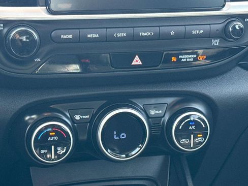 Used 2025 Hyundai Venue SEL FWD image 18