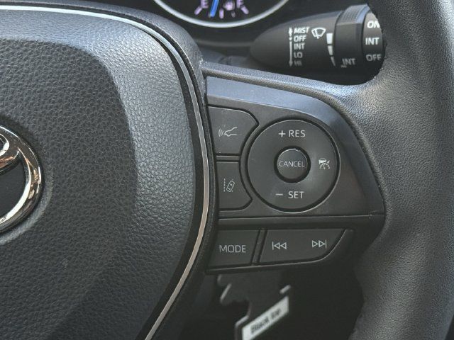 Used 2022 Toyota RAV4 XLE Premium AWD/4WD image 16