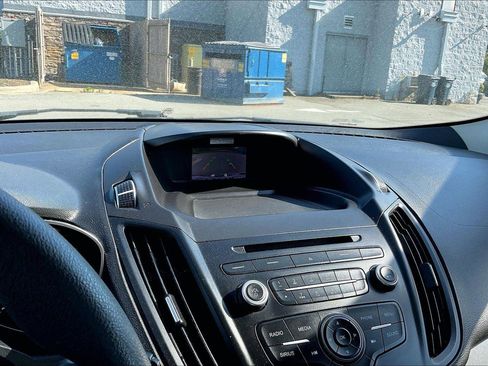 Used 2017 Ford Escape SE FWD image 21